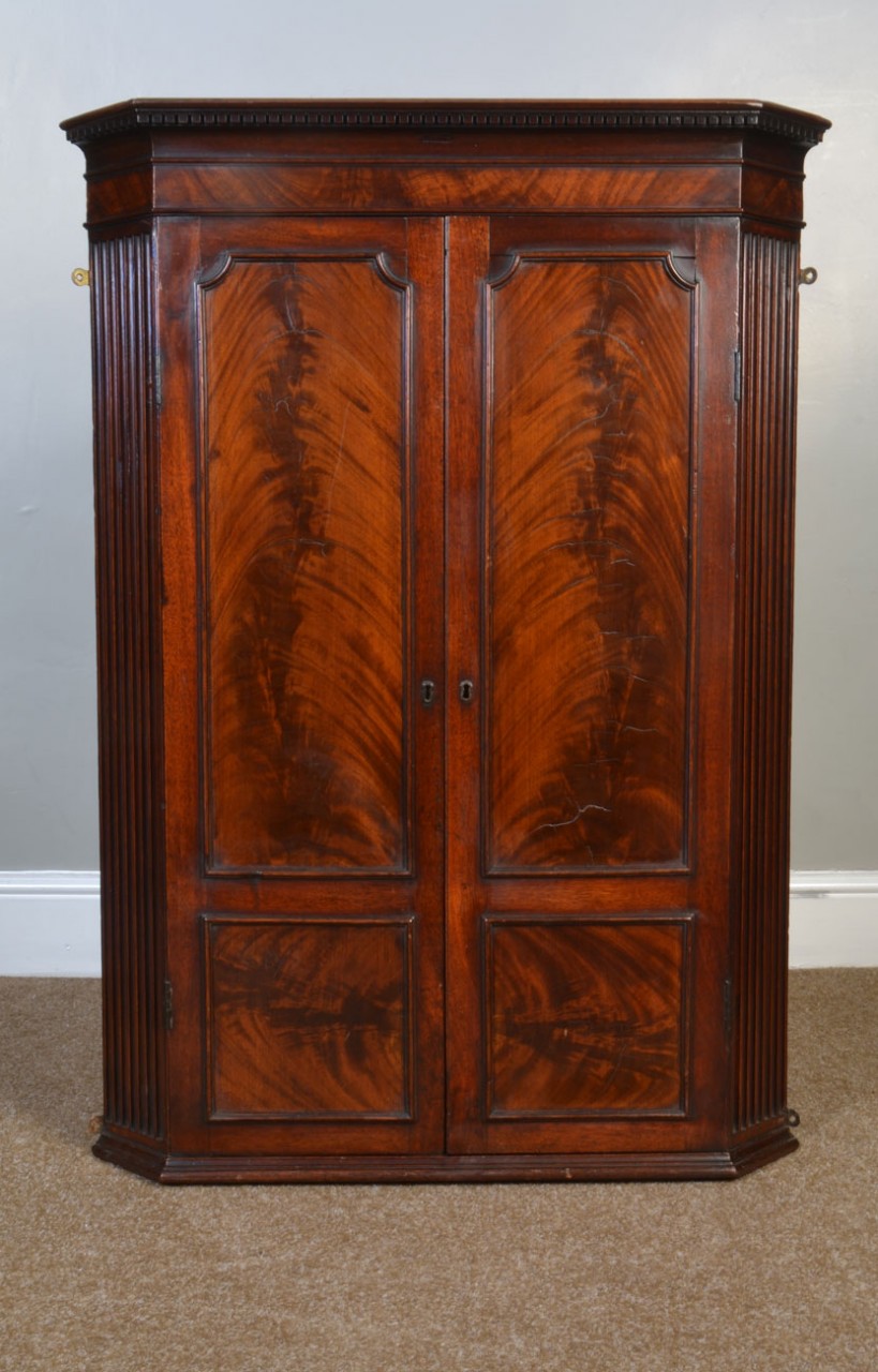 George III mahogany wall hanging corner cabinet