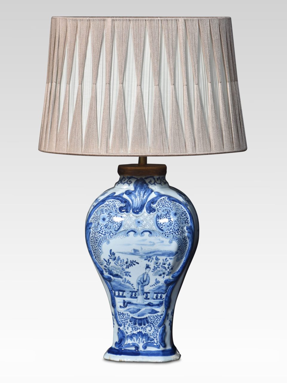 Chinese blue and white vase lamp
