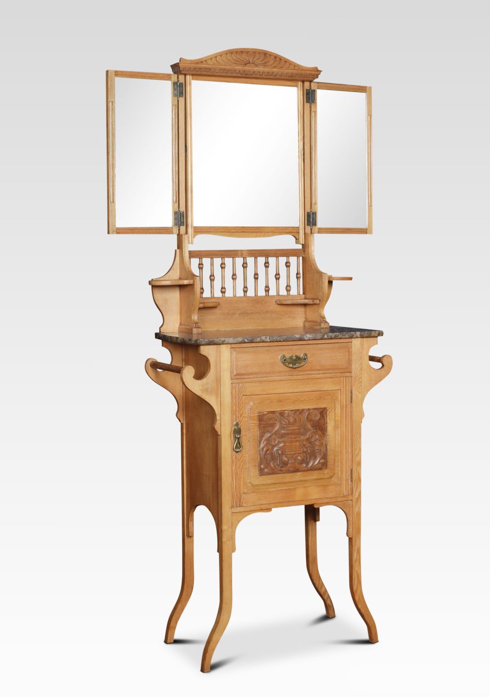 Arts and Crafts dressing stand