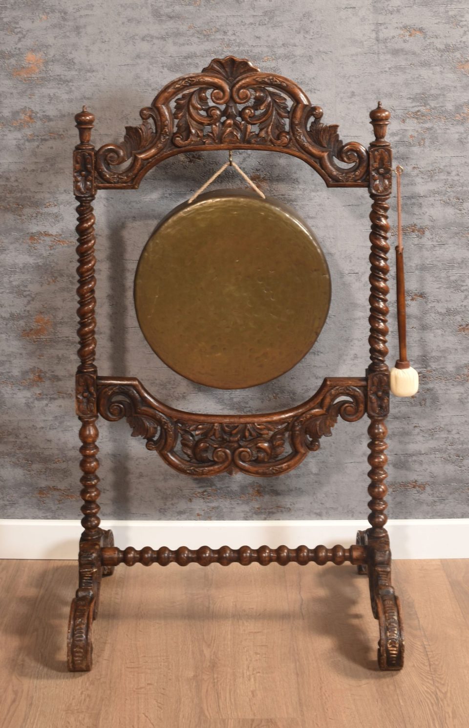 Late 19th century oak dinner gong