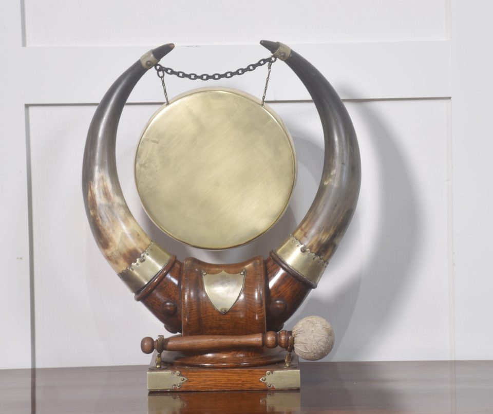 Oak and cattle horn dinner gong