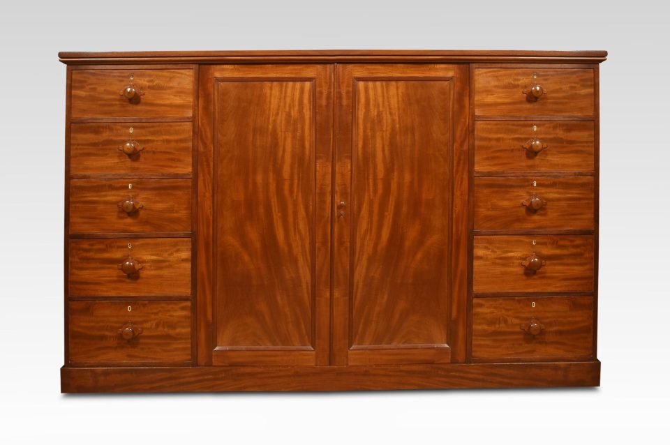Regency low linen press
